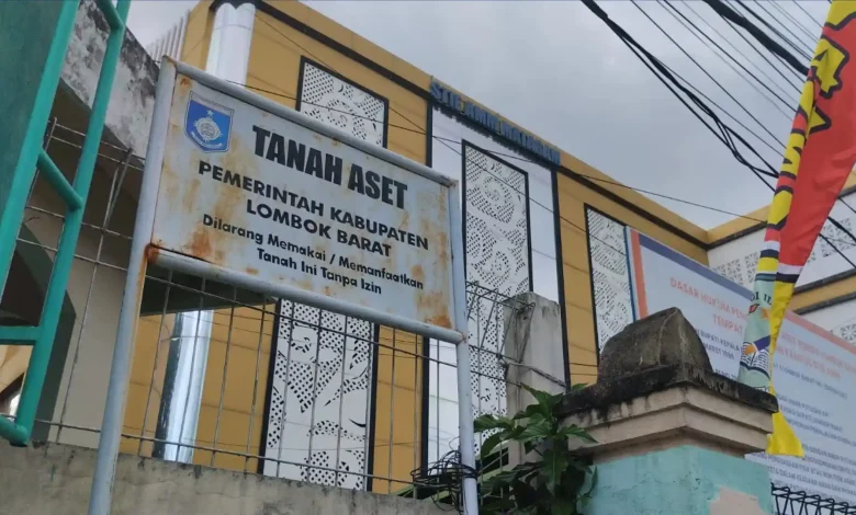 Gedung STIE AMM yang berdiri diatas tanah Pemkab Lobar dan terancam ditutup.