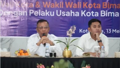 Wali Kota Bima, H. A. Rahman H. Abidin (kiri), saat menghadiri kegiatan silaturrahmi bersama pelaku usaha se-Kota Bima, Rabu, 13 Mei 2026.