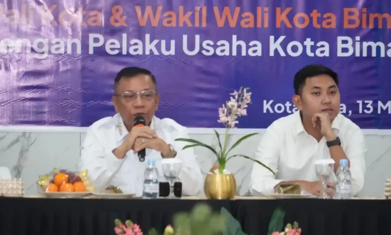 Wali Kota Bima, H. A. Rahman H. Abidin (kiri), saat menghadiri kegiatan silaturrahmi bersama pelaku usaha se-Kota Bima, Rabu, 13 Mei 2026.