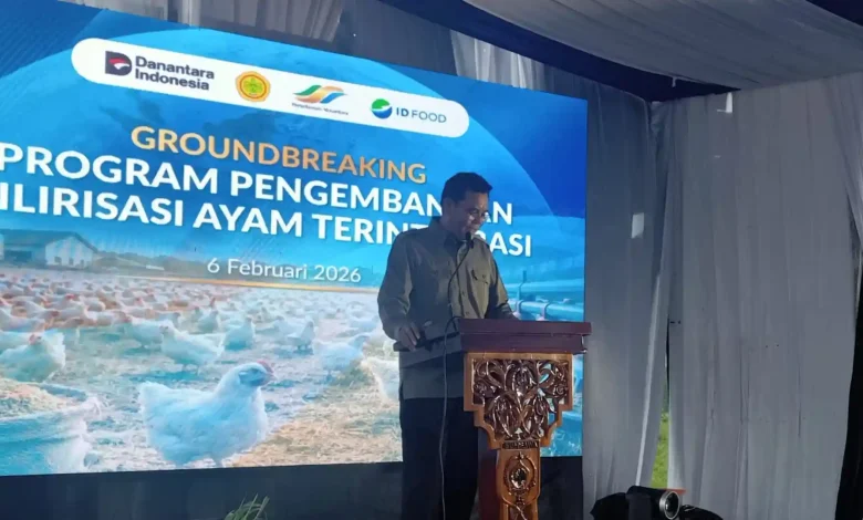 Bupati Sumbawa, Syarafuddin Jarot, saat memberikan sambutan acara Groundbreaking Program Pengembangan Hilirisasi Ayam Terintegrasi, Jumat, 6 Februari 2026.