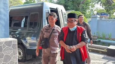 Kejari Tahan Mantan Bupati Lombok Tengah Suhaili