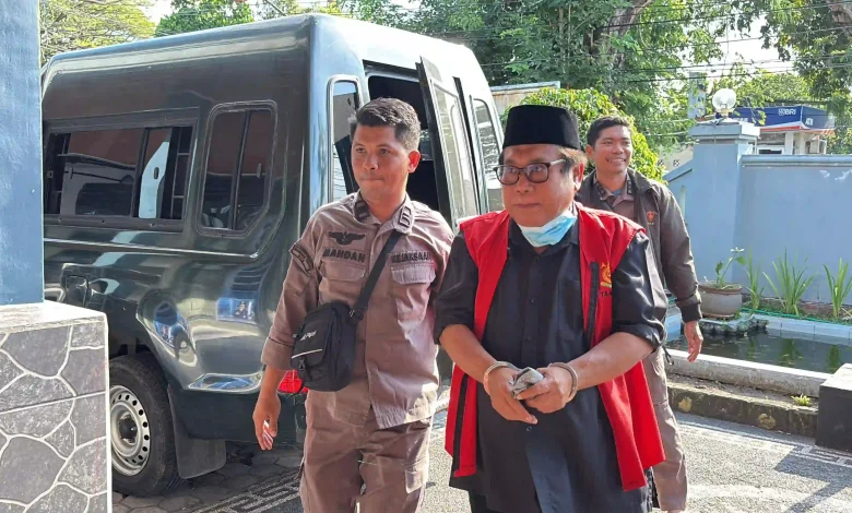 Kejari Tahan Mantan Bupati Lombok Tengah Suhaili