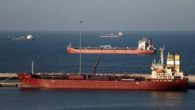 Kapal di Selat Hormuz