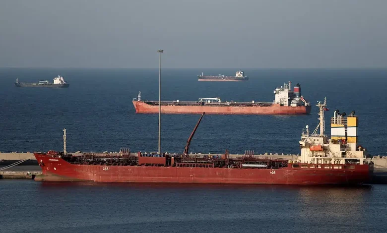 Kapal di Selat Hormuz