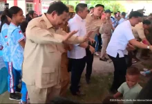 Momen Prabowo Joget "Tabola Bale" Bersama Warga Miangas