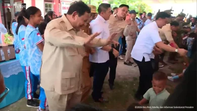 Momen Prabowo Joget "Tabola Bale" Bersama Warga Miangas