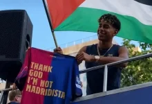 Lamine Yamal Kibarkan Bendera Palestina saat Parade Juara Barcelona