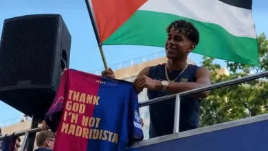 Lamine Yamal Kibarkan Bendera Palestina saat Parade Juara Barcelona