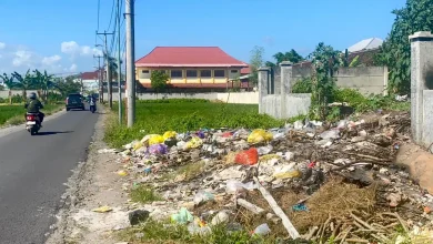 Tumpukan Sampah Dekat SLBN 3 Mataram