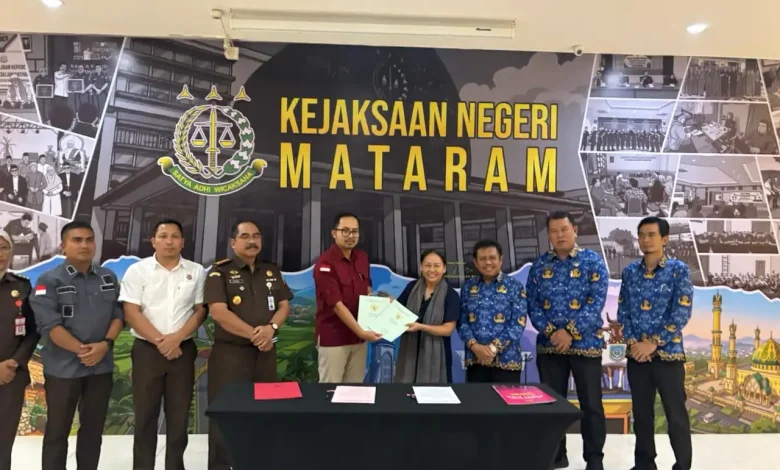 Kejari Mataram Serahkan Lahan LCC ke Pemkab Lobar