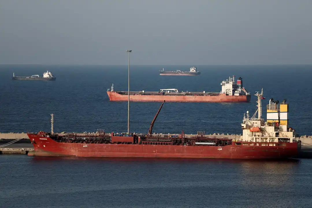 Kapal di Selat Hormuz Iran