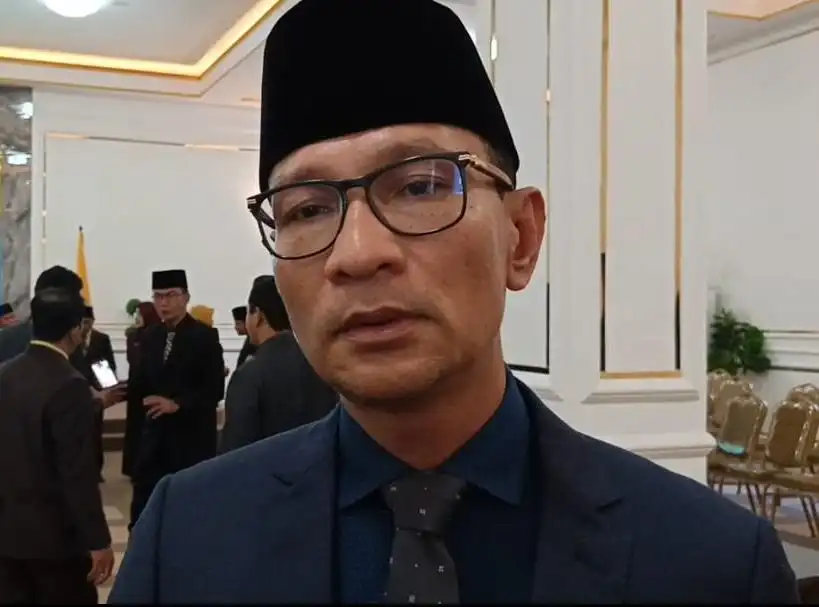 Wali Kota Mataram Mohan Roliskana