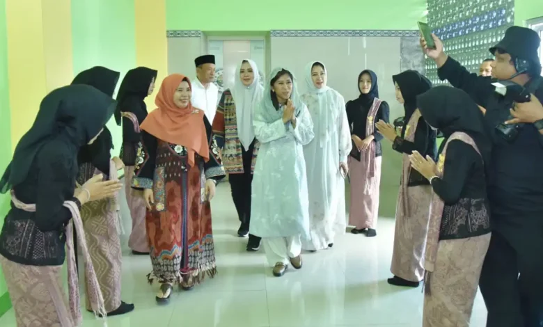 Kadis Kebudayaan NTB Dampingi Wagub Sambut Menteri Komdigi di Forum Sahabat Tunas
