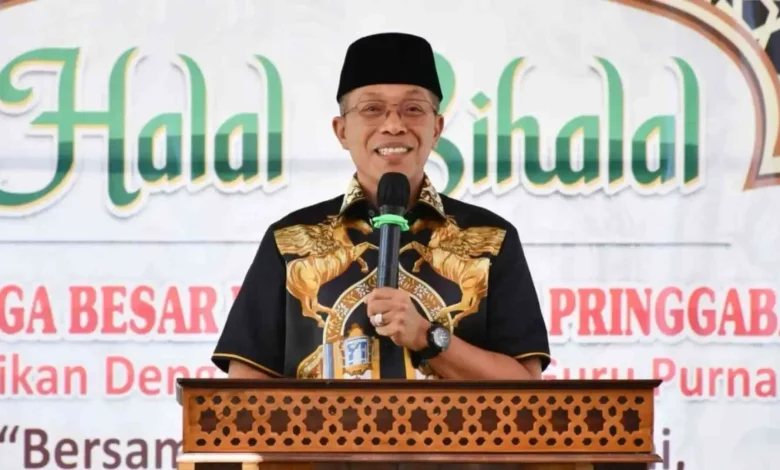 Sekretaris Daerah Kabupaten Lombok Timur Muhammad Juaini Taofik saat menghadiri acara halalbihalal PGRI Kecamatan Pringgabaya pada Sabtu, 18 April 2026.