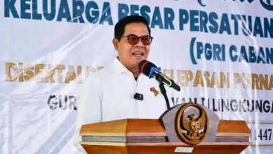 Bupati Lombok Timur Haerul Warisin saat menghadiri acara halalbihalal PGRI Cabang Selong dan membahas kemajuan sektor pendidikan daerah pada Rabu, 15 April 2026.
