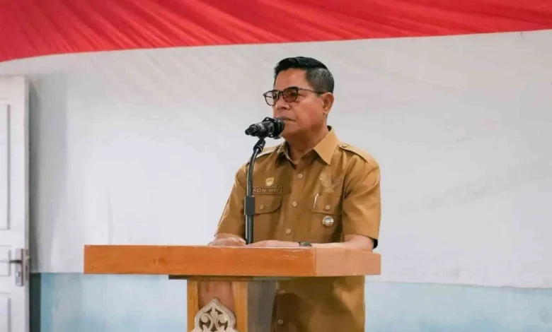 Bupati Lombok Timur, Haerul Warisin, saat membahas nasib PPPK Paruh Waktu di Gedung Serbaguna Dasan Lekong pada Senin, 30 Maret 2026.