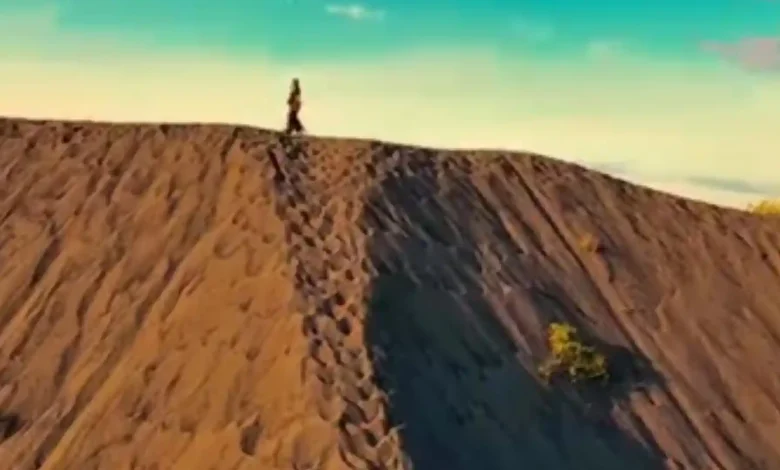 Foto pemandangan gurun pasir ala Timur Tengah yang sedang viral di Lombok Timur. Foto: Facebook Nia Jihan