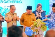 Acara perayaan HUT PAM Giri Menang m, yang didatangi oleh Bupati Lombok Barat, Lalu Ahmad Zaini (paling tengah), Senin, 15 Juni 2026.