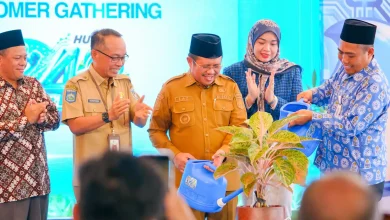 Acara perayaan HUT PAM Giri Menang m, yang didatangi oleh Bupati Lombok Barat, Lalu Ahmad Zaini (paling tengah), Senin, 15 Juni 2026.