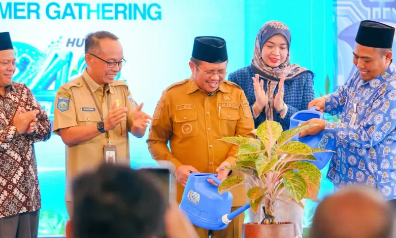 Acara perayaan HUT PAM Giri Menang m, yang didatangi oleh Bupati Lombok Barat, Lalu Ahmad Zaini (paling tengah), Senin, 15 Juni 2026.