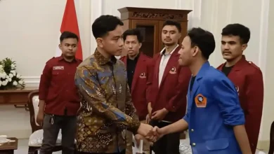 Wakil Presiden RI, Gibran Rakabuming Raka, menerima sejumlah demonstran di Istana Wakil Presiden.