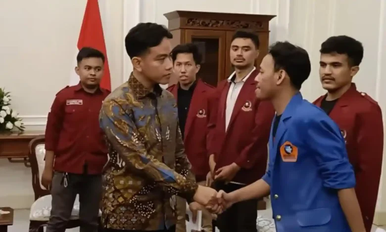 Wakil Presiden RI, Gibran Rakabuming Raka, menerima sejumlah demonstran di Istana Wakil Presiden.