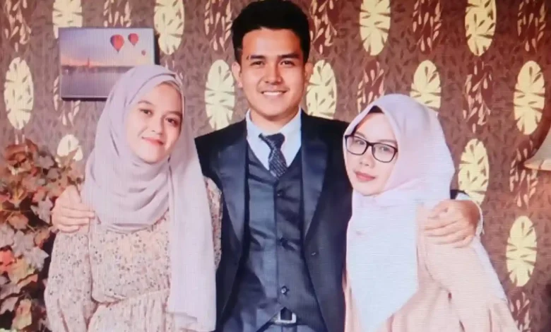 Potret keluarga mendiang NDR (kiri), mahasiswi Unram yang ditemukan meninggal dunia hampir sebulan lalu, bersama kakak laki-laki (tengah) dan ibu kandung korban (kanan).