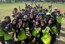 Pengurus Perpani KSB dan para atlet lokal berfoto bersama seusai latihan fisik di lapangan KTC Taliwang.