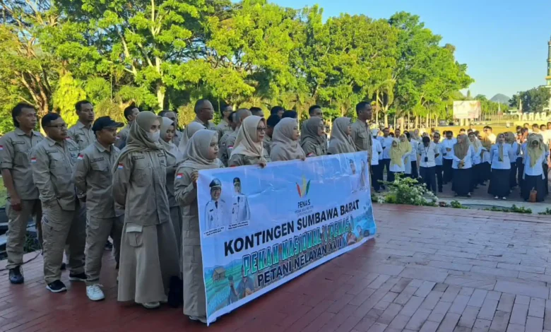 Kontingen KTNA Sumbawa Barat mengikuti rangkaian upacara pelepasan menuju ajang PENAS XVII Gorontalo di halaman Graha Fitrah, Taliwang, Rabu, 17 Juni 2026.