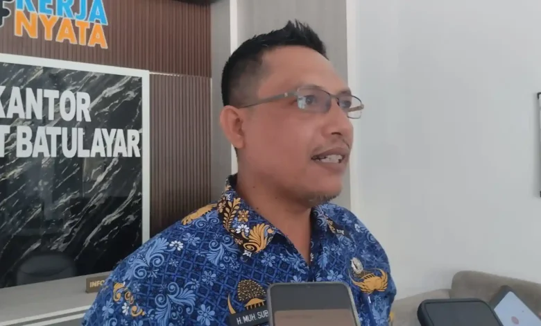 Camat Batu Layar, Muh. Subayin saat memberikan keterangan usai rakor dengan Pemkab Lobar, Kamis, 18 Juni 2026.