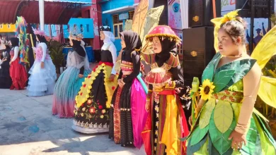 Peserta Didik SLBN 1 Lobar saat mementaskan tarian mereka di depan Pemerintah Kabupaten Lobar, Kamis, 18 Juni 2026.