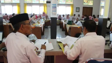 Suasana rapat pleno kenaikan kelas SMKN 3 Mataram yang berlangsung di Ruang Rapat Utama SMKN 3 Mataram, Rabu, 17 Juni 2026.