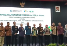 Foto bersama usai Penandatanganan Perjanjian Kerjasama Pembiayaan Kredit Usaha Rakyat (KUR) antara Kementerian Usaha Mikro, Kecil dan Menengah RI dan PT Bank NTB Syariah, Jumat, 19 Juni 2026.
