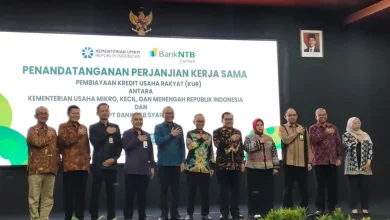 Foto bersama usai Penandatanganan Perjanjian Kerjasama Pembiayaan Kredit Usaha Rakyat (KUR) antara Kementerian Usaha Mikro, Kecil dan Menengah RI dan PT Bank NTB Syariah, Jumat, 19 Juni 2026.