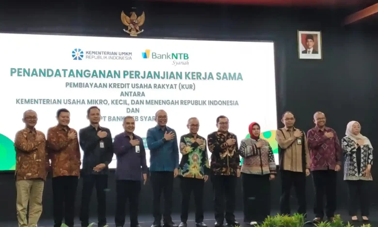 Foto bersama usai Penandatanganan Perjanjian Kerjasama Pembiayaan Kredit Usaha Rakyat (KUR) antara Kementerian Usaha Mikro, Kecil dan Menengah RI dan PT Bank NTB Syariah, Jumat, 19 Juni 2026.
