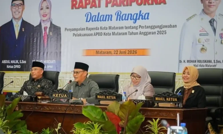 Rapat Paripurna DPRD Kota Mataram bersama Pemerintah Kota Mataram tentang pertanggungjawaban pelaksanaan APBD 2025, Senin, 22 Juni 2026.
