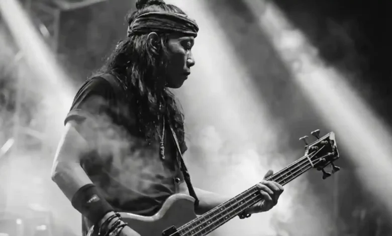 Bassis sekaligus gitaris Amtenar, Igor, turut menanggapi penolakan terhadap kedatangan Agam Rinjani dan Panji Petualang ke Gunung Rinjani.