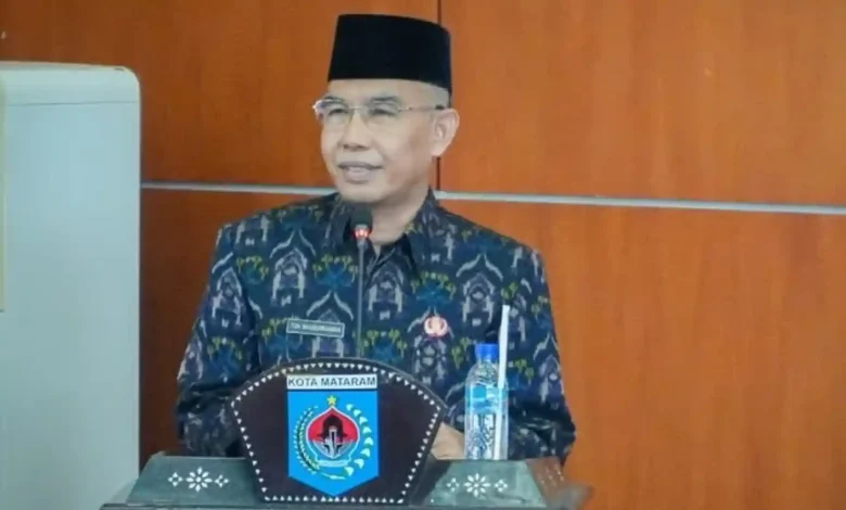 Wakil Wali Kota Mataram, TGH Mujiburrahman, memaparkan realisasi pendapatan yang melampaui target saat rapat paripurna DPRD Kota Mataram, Senin, 22 Juni 2026.