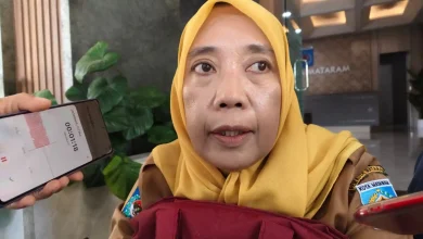 Kepala Dinas Pekerjaan Umum dan Penataan Ruang (PUPR) Kota Mataram, Lale Widiahning, menjelaskan perihal kelebihan bayar proyek Kantor Wali Kota Mataram yang menjadi temuan BPK, Selasa, 23 Juni 2026.