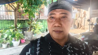 Kepala Lingkungan Pande Besi, Zaini Abhar diwawancarai perihal kondisi perekonomian warga, Selasa, 23 Juni 2026.