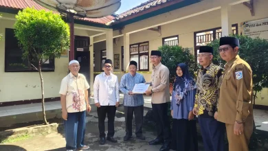 Wali Kota Mataram, Mohan Roliskana, berserta jajarannya meninjau langsung lokasi Madrasah Tsanawiyah (MTs) Badrussalam Nahdlatul Wathan (NW) Sekarbela, Selasa, 23 Juni 2026 dan memberikan bantuan stimulan Rp50 juta.