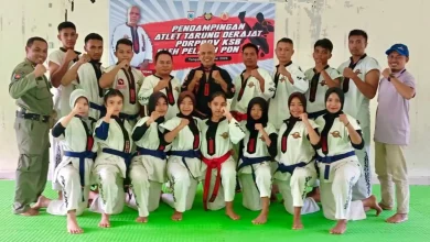 Tim Tarung Derajat KSB berfoto bersama usai menjalani pendampingan latihan dari Pelatih PON NTB di Sekretariat Tarung Derajat KSB, Kota Taliwang.