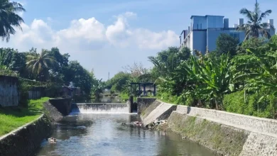 Aliran Sungai Unus yang mengalir di Babakan, Kota Mataram dekat RSUD Provinsi NTB.