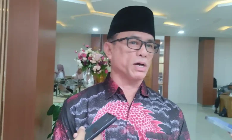 Sekretaris Komisi IV DPRD NTB, Hasbullah Muis Konco, menegaskan akan melaporkan persoalan ruas jalan Lenangguar–Lunyuk kepada aparat penegak hukum (APH) apabila menemukan indikasi kesengajaan, Rabu, 24 Juni 2026.
