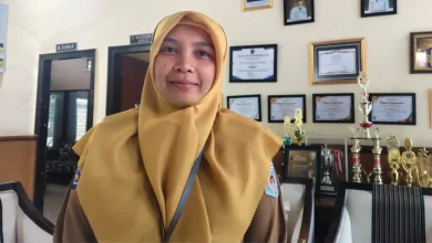 Camat Sandubaya, Henny Suyasih.