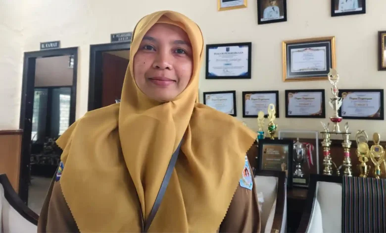 Camat Sandubaya, Henny Suyasih.