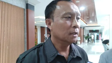Anggota Komisi V DPRD NTB, Made Slamet saat dimintai keterangan tentang Raperda Sumbangan Dana Pendidikan usai paripurna, Rabu, 24 Juni 2026.