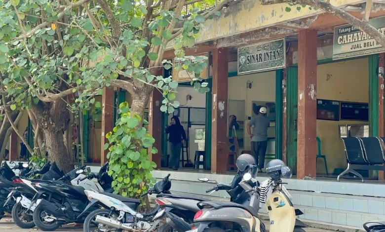 Kawasan toko emas dan area parkir depan Pasar Tana Mira Taliwang yang masuk target renovasi Pemda KSB.