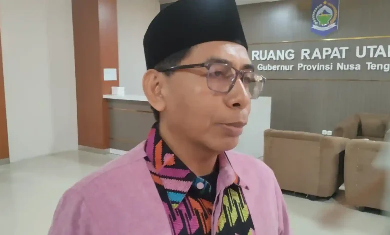 Anggota DPRD NTB Fraksi PKS, Sambirang Ahmadi saat mengaku kecewa atas jawaban Pemprov NTB dalam paripurna, Kamis, 25 Juni 2026.