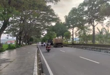 Kondisi ruas Jalan Soekarno-Hatta di Gerung yang akan menjadi lokasi proyek pelebaran jalan.